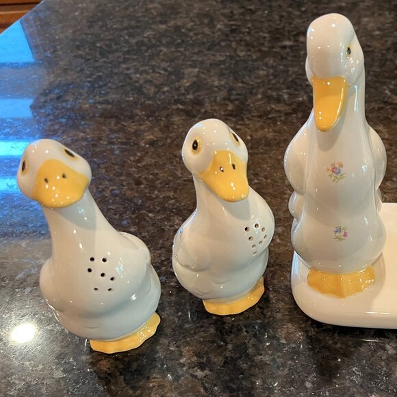 Vintage 1980's Ceramic Duck Napkin Holder Plus Salt & Pepper Shakers EUC - Picture 4 of 12